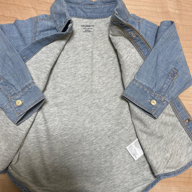 babyGAP(ベビーギャップ)のGAP デニムシャツ 90 キッズ/ベビー/マタニティのキッズ服男の子用(90cm~)(ブラウス)の商品写真