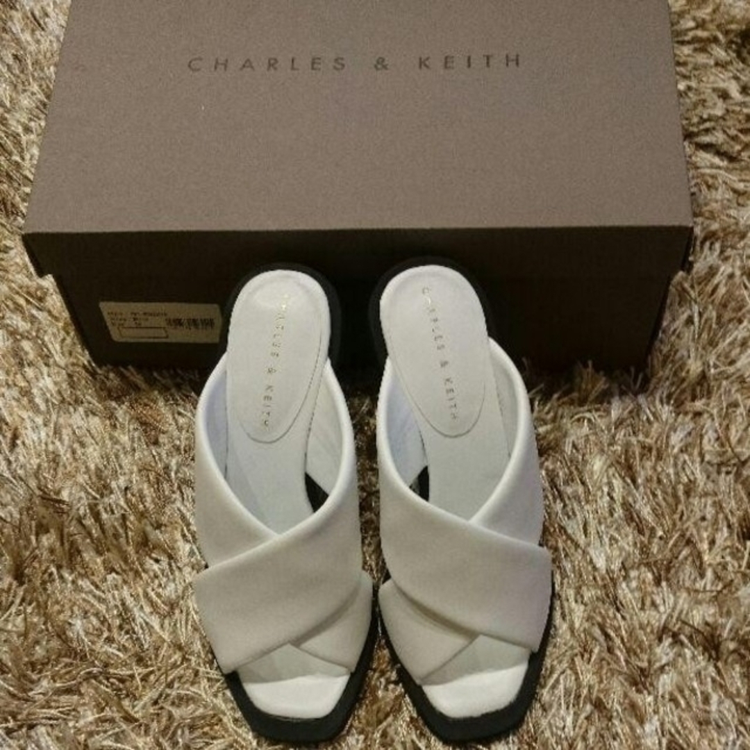 Charles and Keith(チャールズアンドキース)の新品未使用 CHARLES &KEITH 上品サンダル サイズ34 ダイアナ レディースの靴/シューズ(サンダル)の商品写真