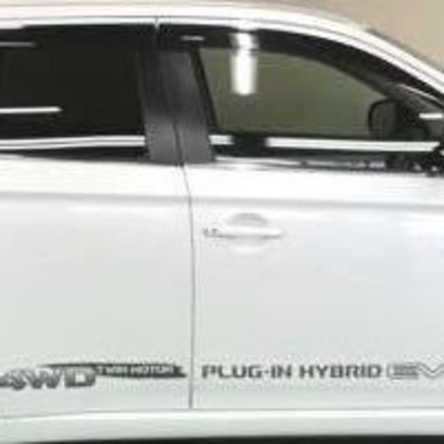 三菱(ミツビシ)のアウトランダーPHEV サイドステッカー サイドデカール 自動車/バイクの自動車(車種別パーツ)の商品写真