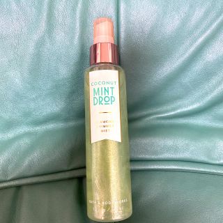 バスアンドボディーワークス(Bath & Body Works)のラメ入りフレグランスミスト(ココナッツミントドロップ)(香水(女性用))