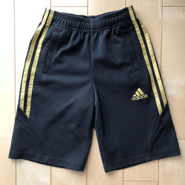 adidas(アディダス)のadidas アディダス ジャージ ズボン ハーフパンツ 120cm キッズ/ベビー/マタニティのキッズ服男の子用(90cm~)(パンツ/スパッツ)の商品写真