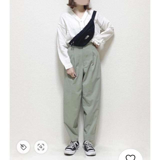 GU(ジーユー)のGU タックコクーンシルエットパンツ UNIQLO ユニクロ レディースのパンツ(カジュアルパンツ)の商品写真