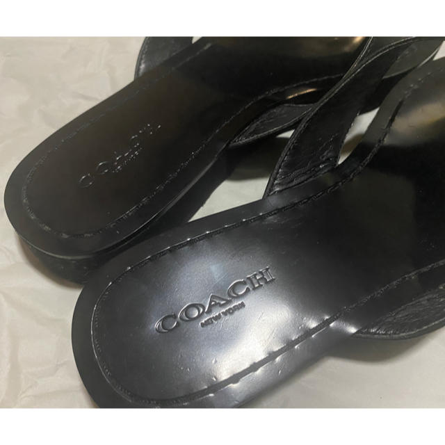 COACH(コーチ)のCOACH レザートングサンダル レディースの靴/シューズ(サンダル)の商品写真