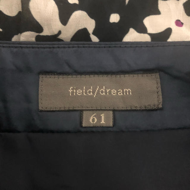 field/dream(フィールドドリーム)の花柄　スカート  ネイビー レディースのスカート(ひざ丈スカート)の商品写真