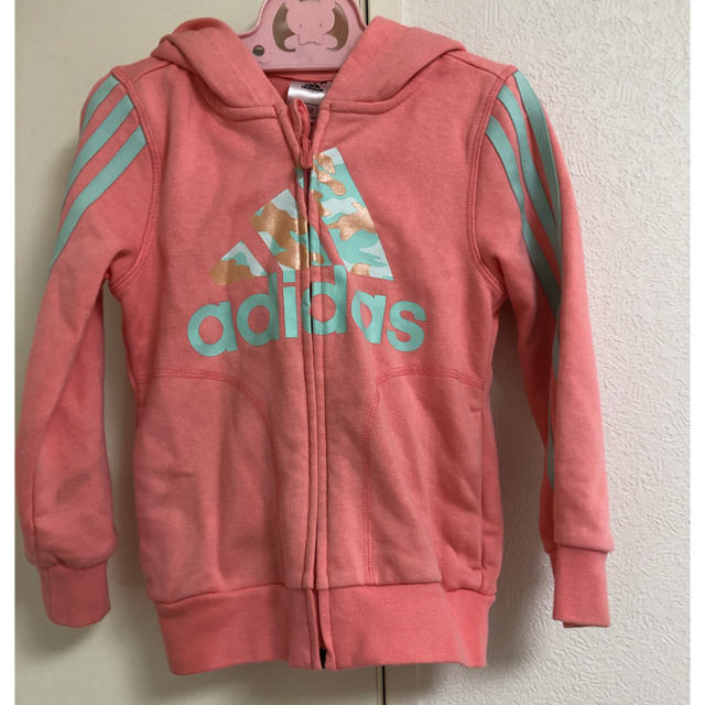 adidas(アディダス)のアディダスのパーカー110cm キッズ/ベビー/マタニティのキッズ服女の子用(90cm~)(ジャケット/上着)の商品写真