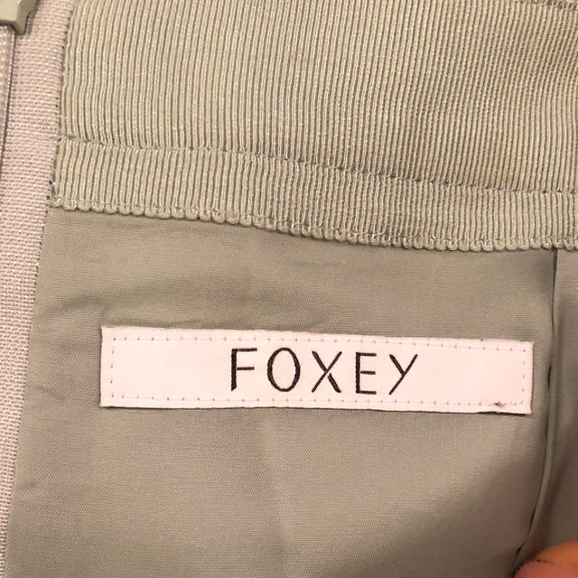 FOXEY(フォクシー)のフォクシー　FOXEY エメラルドグリーン　シルクスカート レディースのスカート(ひざ丈スカート)の商品写真