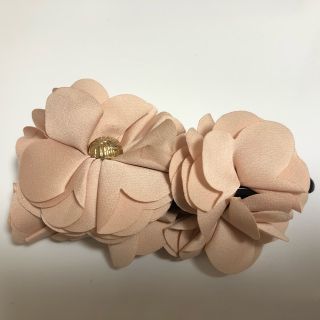 アネモネ(Ane Mone)の新品・未使用【Ane Mone】花飾りバナナクリップ(バレッタ/ヘアクリップ)