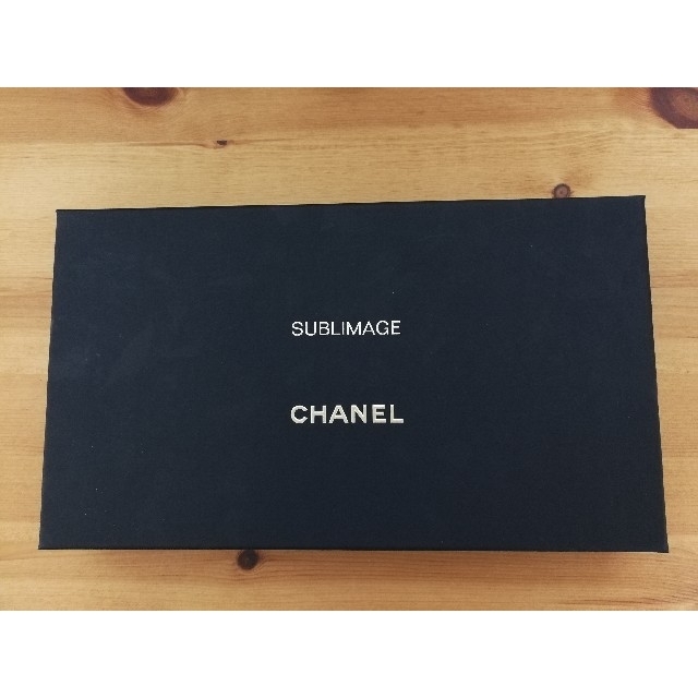 CHANEL(シャネル)のCHANEL　SUBLRMAGE  ポーチ　未使用 レディースのファッション小物(ポーチ)の商品写真