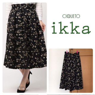 イッカ(ikka)のikka 花柄スカート ブラック(ロングスカート)
