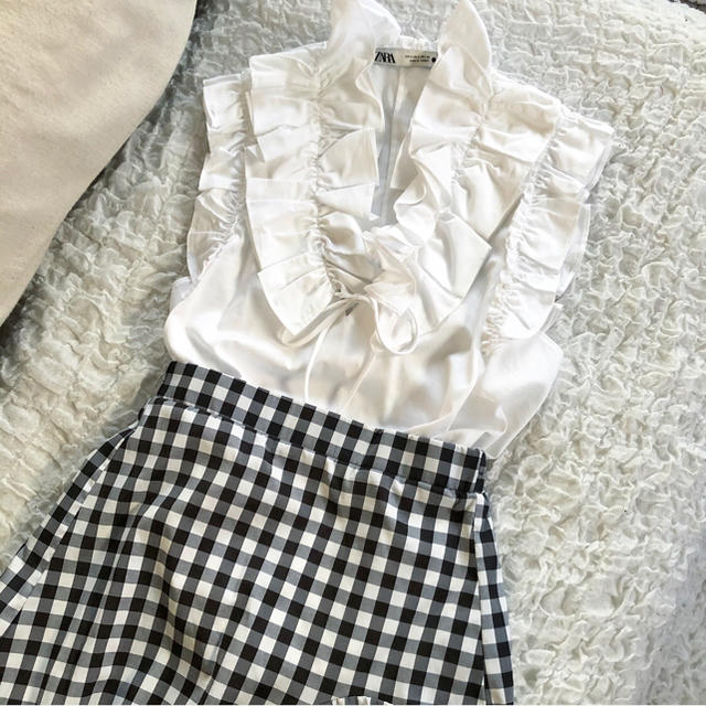 ZARA(ザラ)のZARA(ザラ)フリルカットソー レディースのトップス(カットソー(半袖/袖なし))の商品写真