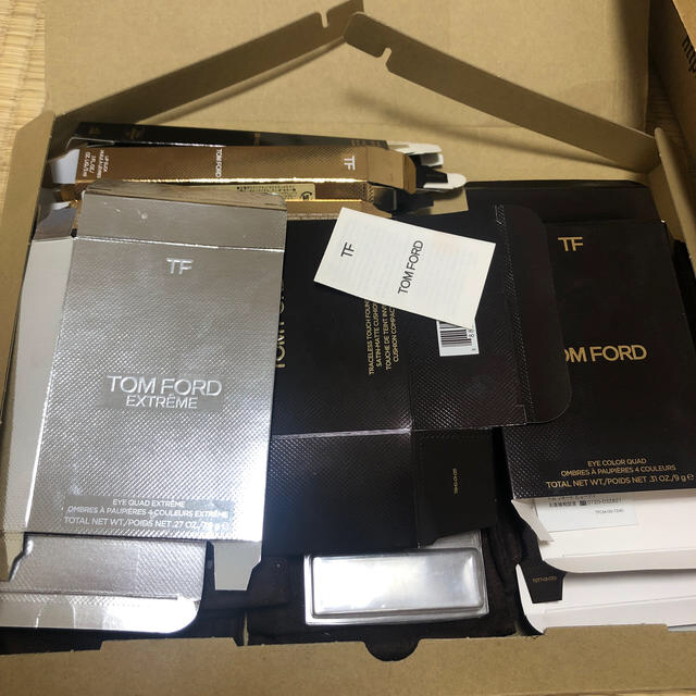 TOM FORD(トムフォード)のトムフォード　茶　スェード　内袋　袋　透明フィルム　空箱　大量　まとめ売り コスメ/美容のベースメイク/化粧品(アイシャドウ)の商品写真