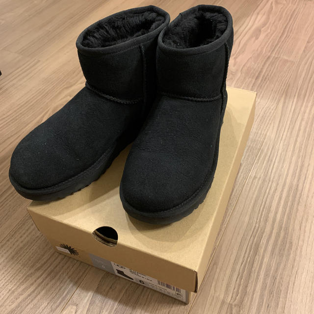 UGG クラシック　ミニ　23cmのサムネイル