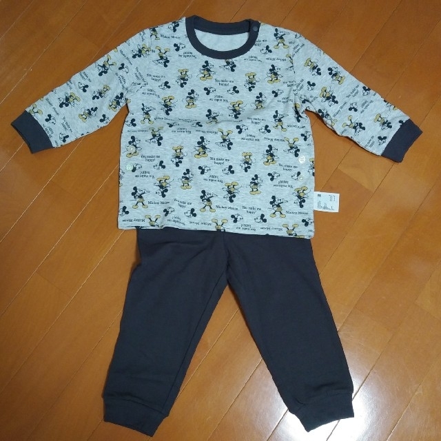 UNIQLO(ユニクロ)のミッキーパジャマ　90センチ キッズ/ベビー/マタニティのキッズ服男の子用(90cm~)(パジャマ)の商品写真