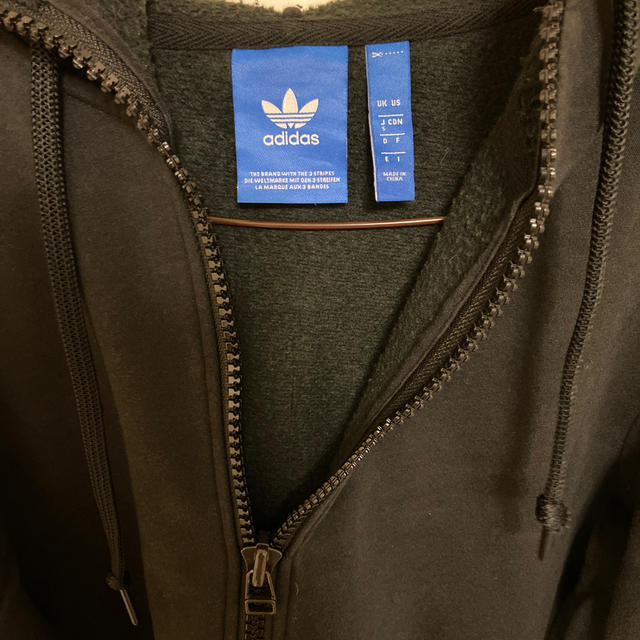 adidas(アディダス)のadidas オリジナルス パーカー [EQT SCALLOP HOODIE] レディースのトップス(トレーナー/スウェット)の商品写真