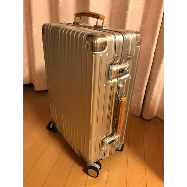 イノベーター アルミキャリーケース シルバー 36ℓ 極美品 | www
