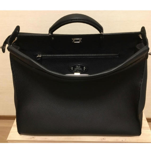60%OFF】 FENDI - フェンディ ピーカブー ビジネスバッグ