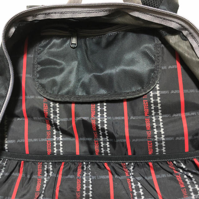 UNDER ARMOUR(アンダーアーマー)のアンダーアーマー★リュックサック☆ブラック&グレー メンズのバッグ(バッグパック/リュック)の商品写真