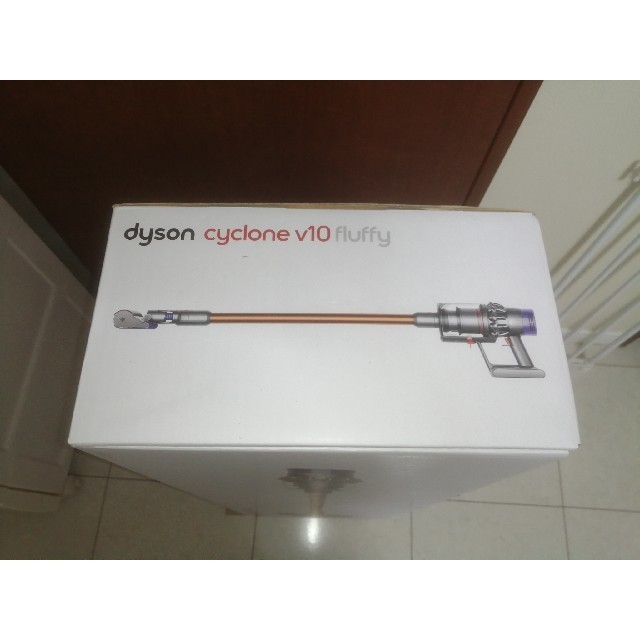 Dyson(ダイソン)のdyson cyclone v10 fluffy sv12 ff スマホ/家電/カメラの生活家電(掃除機)の商品写真