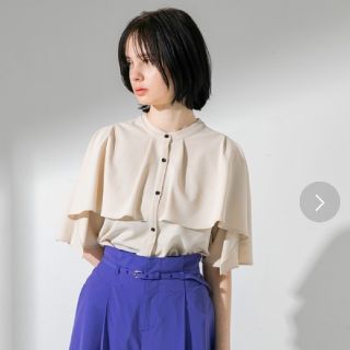 オンライン売上 ▽ユナイテッドトウキョウ 袖ケープフレア2wayブラウス