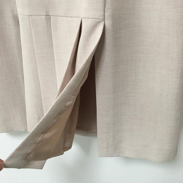 Andemiu(アンデミュウ)のアンデミュウ　フトベルトツキスカート　アイボリー レディースのスカート(ひざ丈スカート)の商品写真