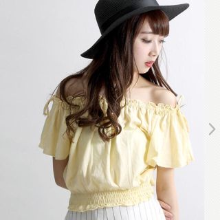 ウィゴー(WEGO)の美品🌻リボンオフショルカットソー(シャツ/ブラウス(半袖/袖なし))