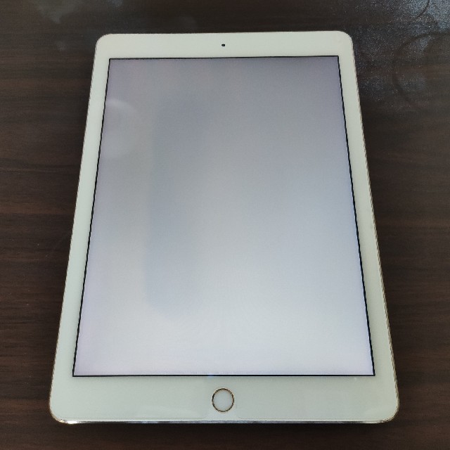 iPad(アイパッド)のiPad Pro 9.7インチ Wi-Fi+Cellular 32GB Gold スマホ/家電/カメラのPC/タブレット(タブレット)の商品写真