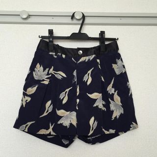 アーバンリサーチ(URBAN RESEARCH)の【nyan様専用】UR☆花柄ショーパン(ショートパンツ)