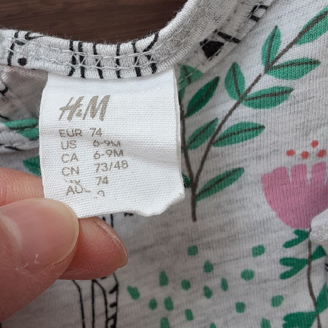 H&M(エイチアンドエム)のH&M　ワンピース☆サイズ74 キッズ/ベビー/マタニティのベビー服(~85cm)(ワンピース)の商品写真