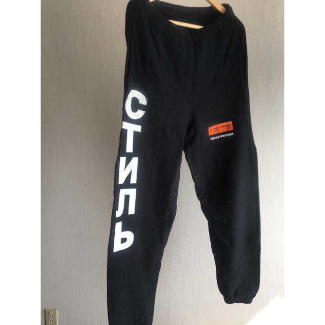 OFF-WHITE(オフホワイト)の【正規品】HERON PRESTON スウェットパンツ メンズのパンツ(その他)の商品写真