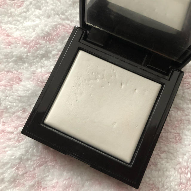 laura mercier(ローラメルシエ)のローラメルシエ シークレット ブラーリングパウダー フォー アンダーアイズ コスメ/美容のベースメイク/化粧品(フェイスパウダー)の商品写真