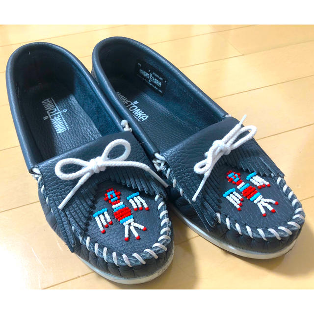 Minnetonka(ミネトンカ)のMINNETONKA モカシン(size24) グレー レディースの靴/シューズ(スリッポン/モカシン)の商品写真