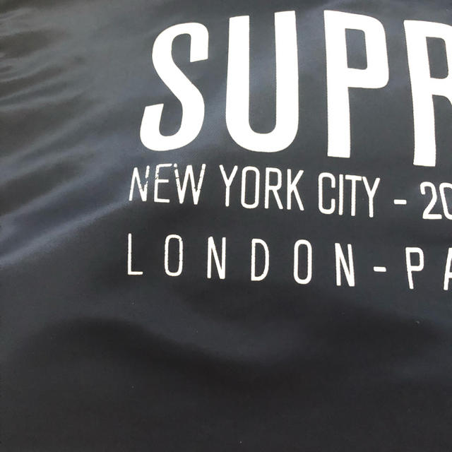 Supreme(シュプリーム)の【私物出品】supreme プルオーバージャケット メンズのジャケット/アウター(ダウンジャケット)の商品写真