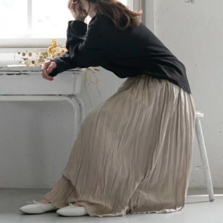 アーバンリサーチドアーズ(URBAN RESEARCH DOORS)のITEMS URBANRESEARCH 美品 ランダムプリーツスカート ベージュ(ロングスカート)