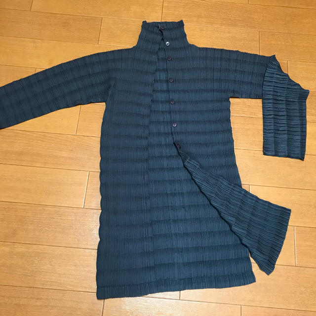 PLEATS PLEASE ISSEY MIYAKE(プリーツプリーズイッセイミヤケ)のプリーツプリーズ レディースのトップス(カーディガン)の商品写真