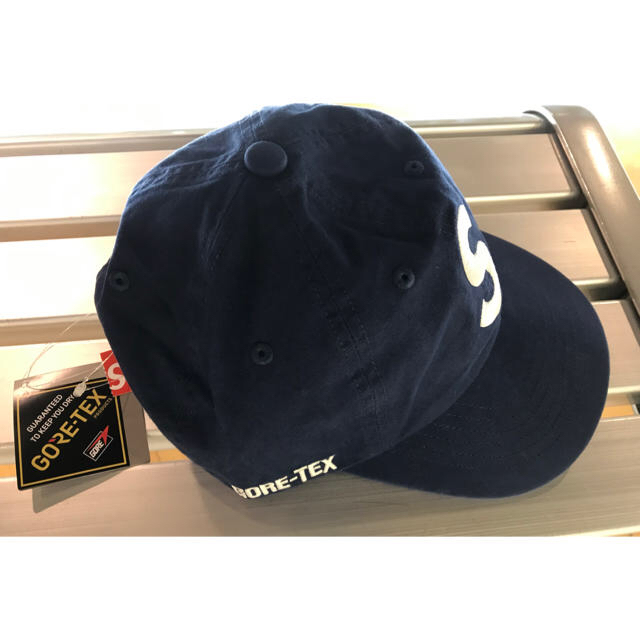 Supreme(シュプリーム)の【新品タグ付】Supreme GORE-TEX S Logo 6-Panel メンズの帽子(キャップ)の商品写真