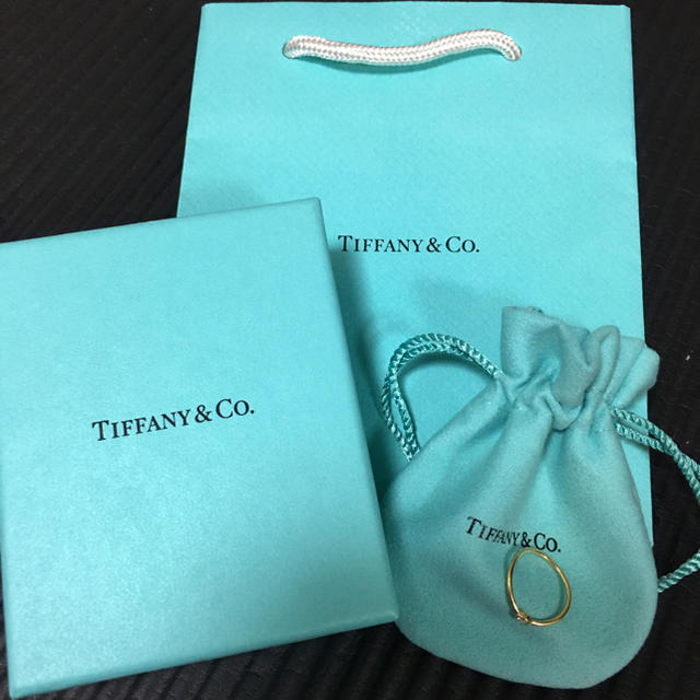 Tiffany & Co.(ティファニー)のTIFFANY ウェーブ シングルロウ ダイヤモンド YG 18k 7号 レディースのアクセサリー(リング(指輪))の商品写真