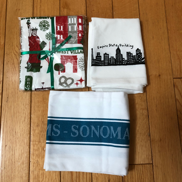 Williams-Sonoma(ウィリアムズソノマ)のとことこ様専用！NYキッチンタオル2枚セットNY Xmas、フィッシュエディ インテリア/住まい/日用品の日用品/生活雑貨/旅行(タオル/バス用品)の商品写真