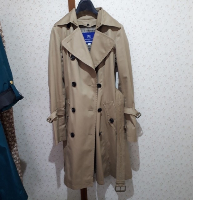 BURBERRY BLUE LABEL(バーバリーブルーレーベル)のバーバリー・ブルーレーベル　ウールライナー付きトレンチコート　ベージ　38　美品 レディースのジャケット/アウター(トレンチコート)の商品写真