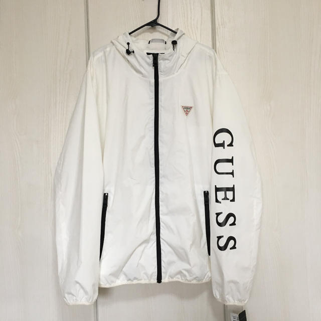GUESS(ゲス)のGUESS XL 新品 メンズ ナイロンジャケット ウィンドブレーカー 白 メンズのジャケット/アウター(ナイロンジャケット)の商品写真