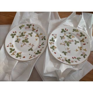 ウェッジウッド(WEDGWOOD)のWedgwood　 ワイルドストロベリー 小皿2枚、大皿セット(食器)