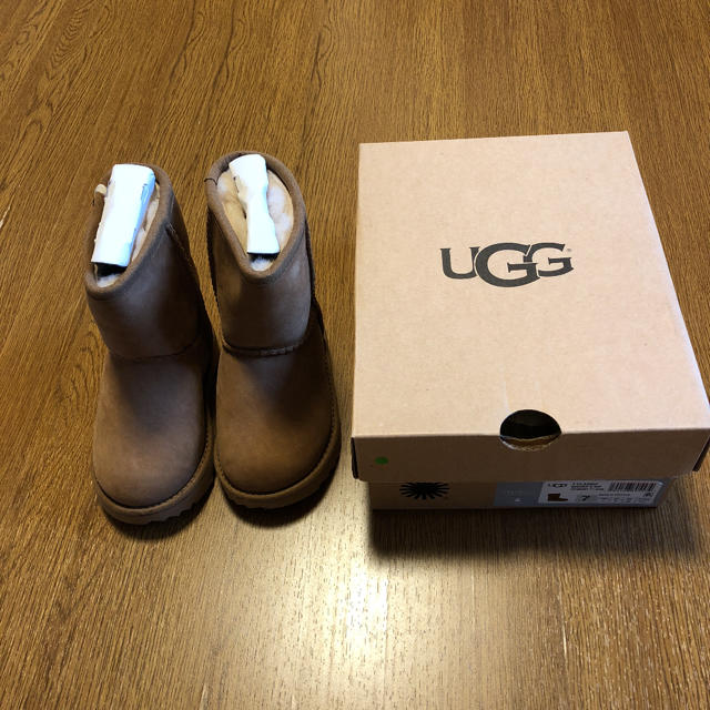 UGG(アグ)のUGG  アグ  未使用品  14.5cm  チェスナット  ウォータープルーフ キッズ/ベビー/マタニティのベビー靴/シューズ(~14cm)(ブーツ)の商品写真