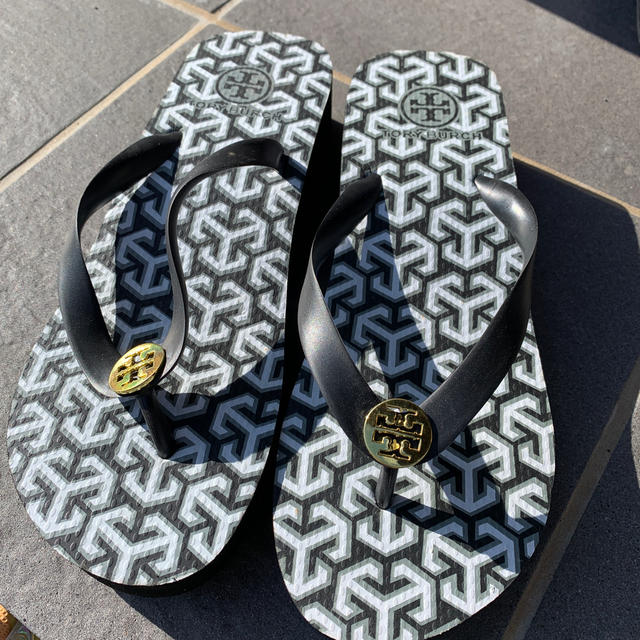 Tory Burch(トリーバーチ)のせんようです！トリーバーチ　厚底ビーチサンダル レディースの靴/シューズ(ビーチサンダル)の商品写真