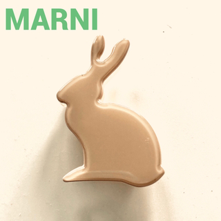 マルニ(Marni)の[美品] MARNI  ブローチ　ラビット　ウサギ　樹脂　　ベージュ(ブローチ/コサージュ)