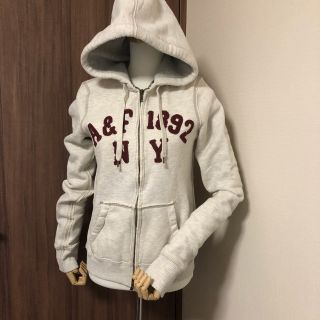 アバクロンビーアンドフィッチ(Abercrombie&Fitch)のアバクロ　パーカー(パーカー)