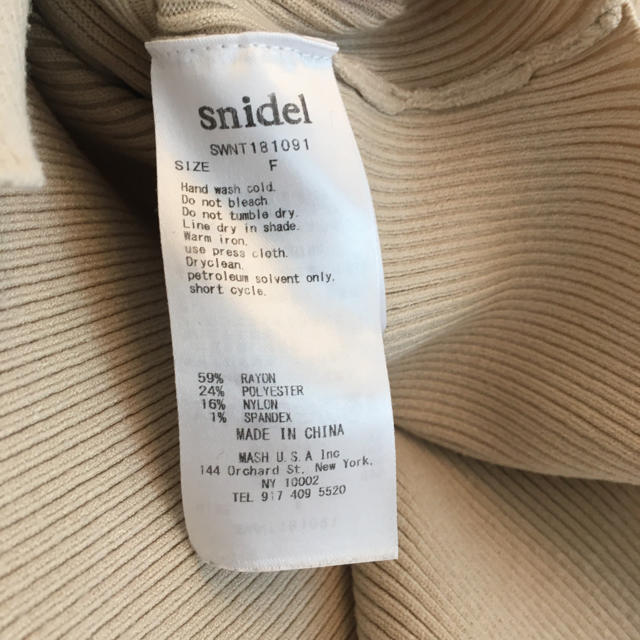 SNIDEL(スナイデル)のスナイデル  バックオープンリブトップス　F レディースのトップス(カットソー(半袖/袖なし))の商品写真