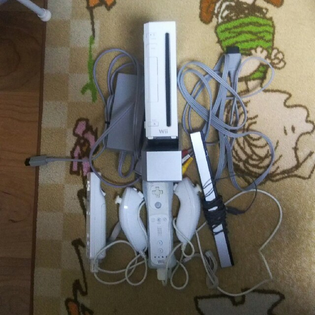 Wii(ウィー)のWii本体 エンタメ/ホビーのゲームソフト/ゲーム機本体(家庭用ゲーム機本体)の商品写真