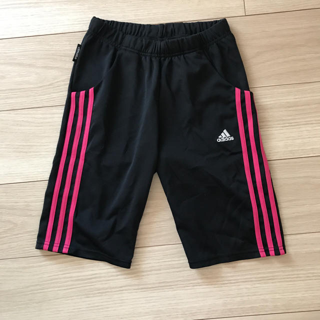 adidas(アディダス)のアディダス　ハーフパンツ150 キッズ/ベビー/マタニティのキッズ服女の子用(90cm~)(パンツ/スパッツ)の商品写真