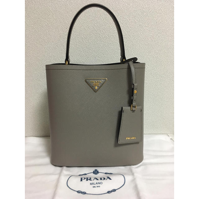 バッグお値下げ⭐︎PRADA プラダ　パニエ　サファイアーノ　レザーバッグ