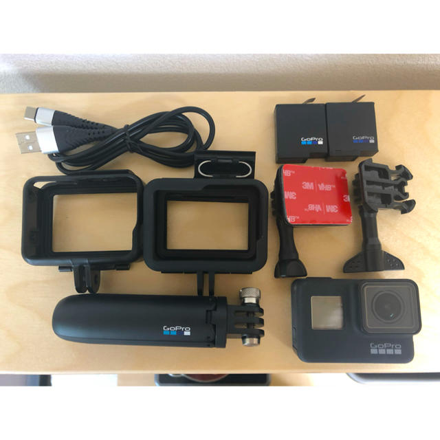 スマホ/家電/カメラGoPro hero7 Black 公式ショーティー 付き