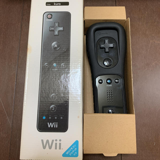 Wii(ウィー)のWii 本体 ブラック一式セット＋Wiiリモコン（ブラック） エンタメ/ホビーのゲームソフト/ゲーム機本体(家庭用ゲーム機本体)の商品写真